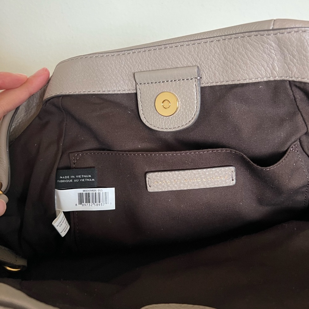 Marc Jacobs Classic Q Fran Leather Hobo shoulder hand bag in cement gray - Picture 12 of 14